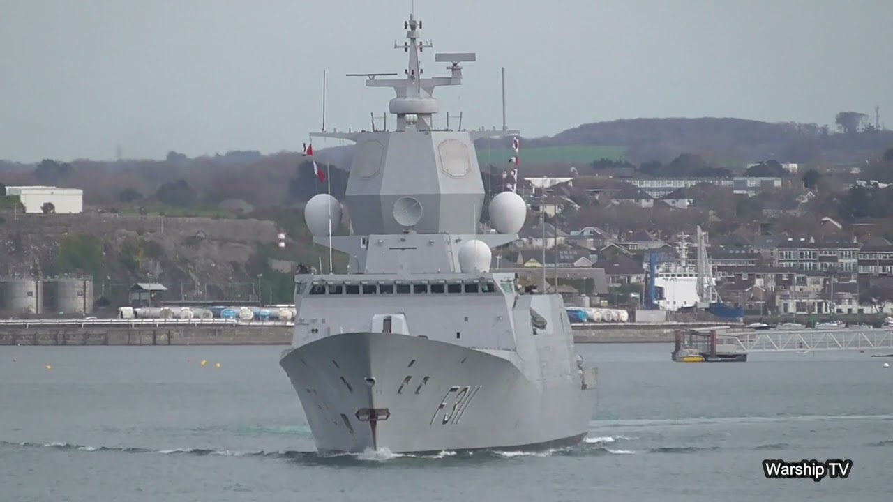 ROYAL NORWEGIAN NAVY FRIGATE HNoMS ROALD AMUNDSEN F311 ENTERS DEVONPORT NAVAL BASE - 11th Feb 2022