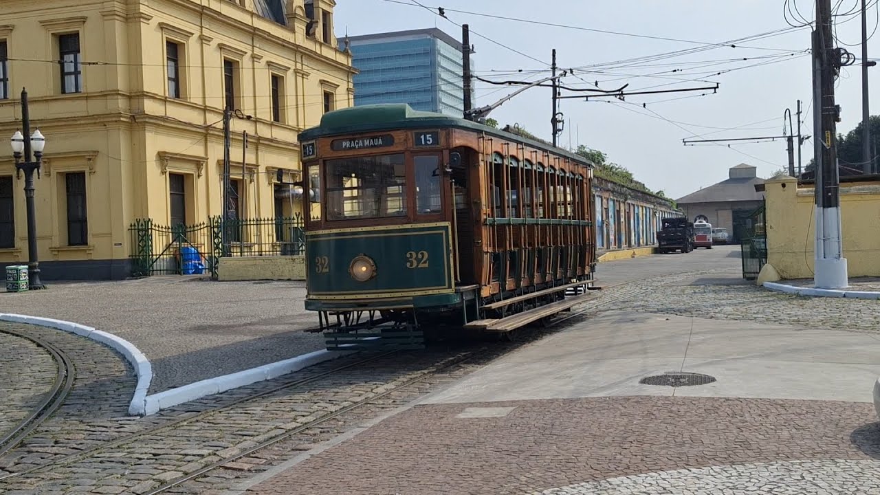 Movimento de Bondes históricos na Cidades de Santos SP.
