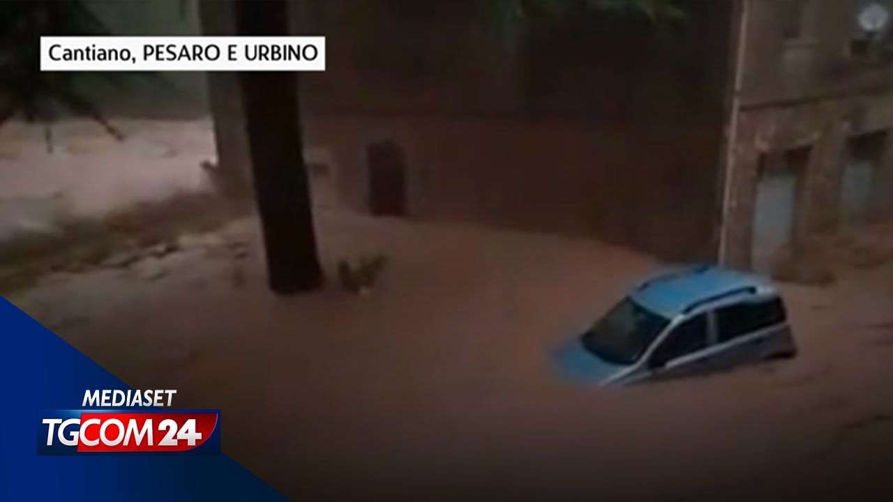 Maltempo nella Marche, a Cantiano (Pesaro e Urbino) strade invase dal fango