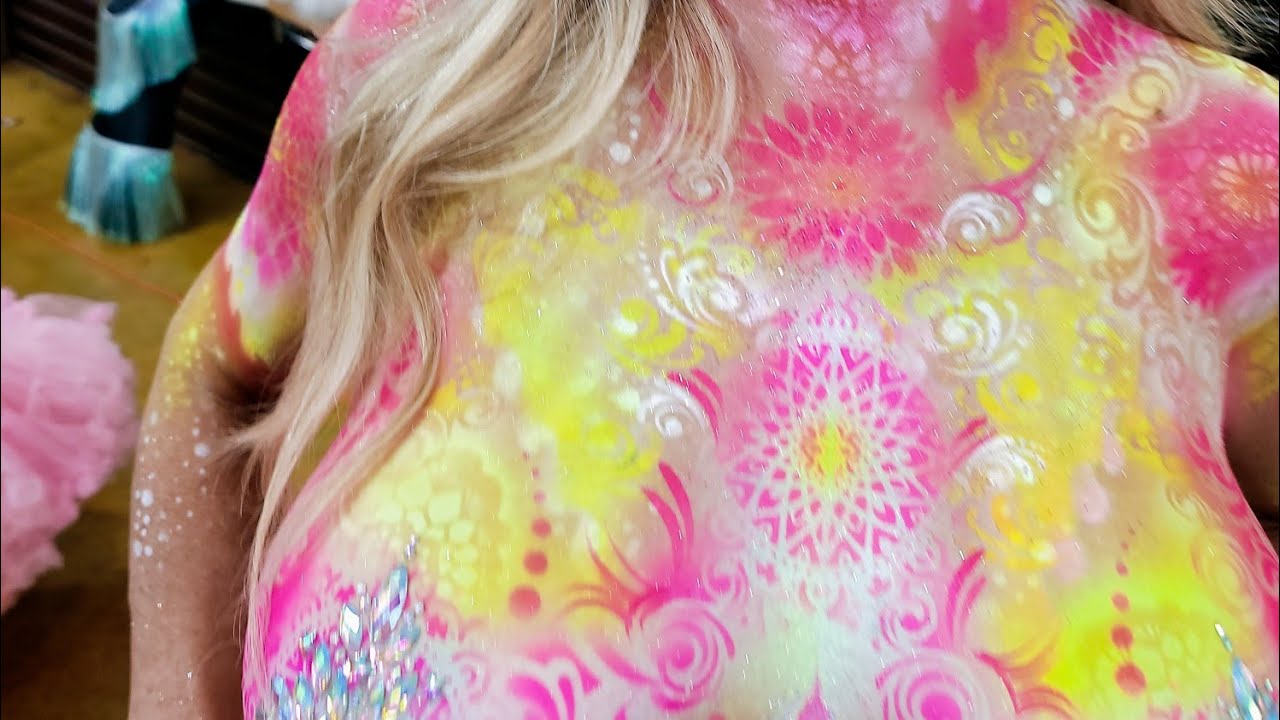 Bodypainter in action - Painting costumes for Fantasy Fest