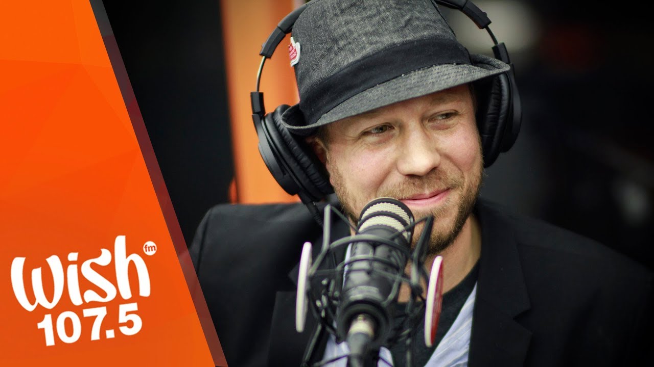 Stephen Speaks performs 
