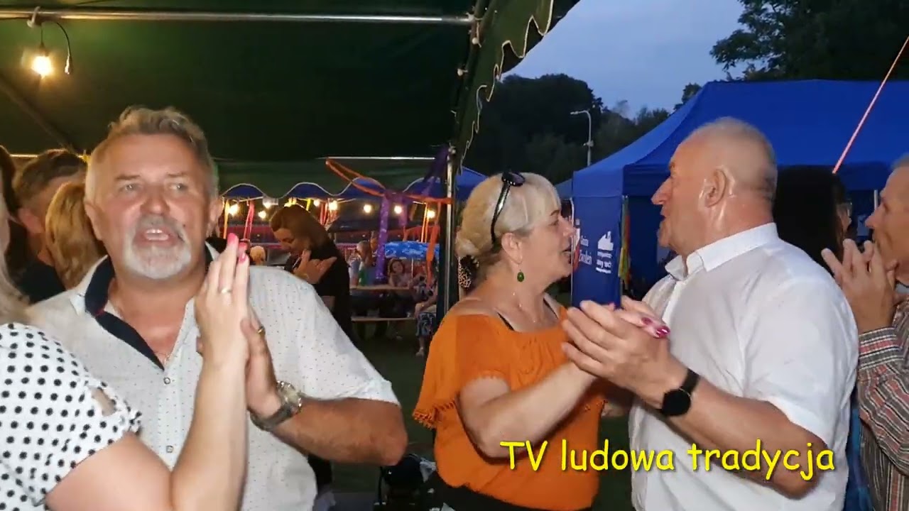 Piękna potańcówka nad zalewem w Zwoleniu 17 08 2024 frekwencja dopisała bo i kapela fajnie grała