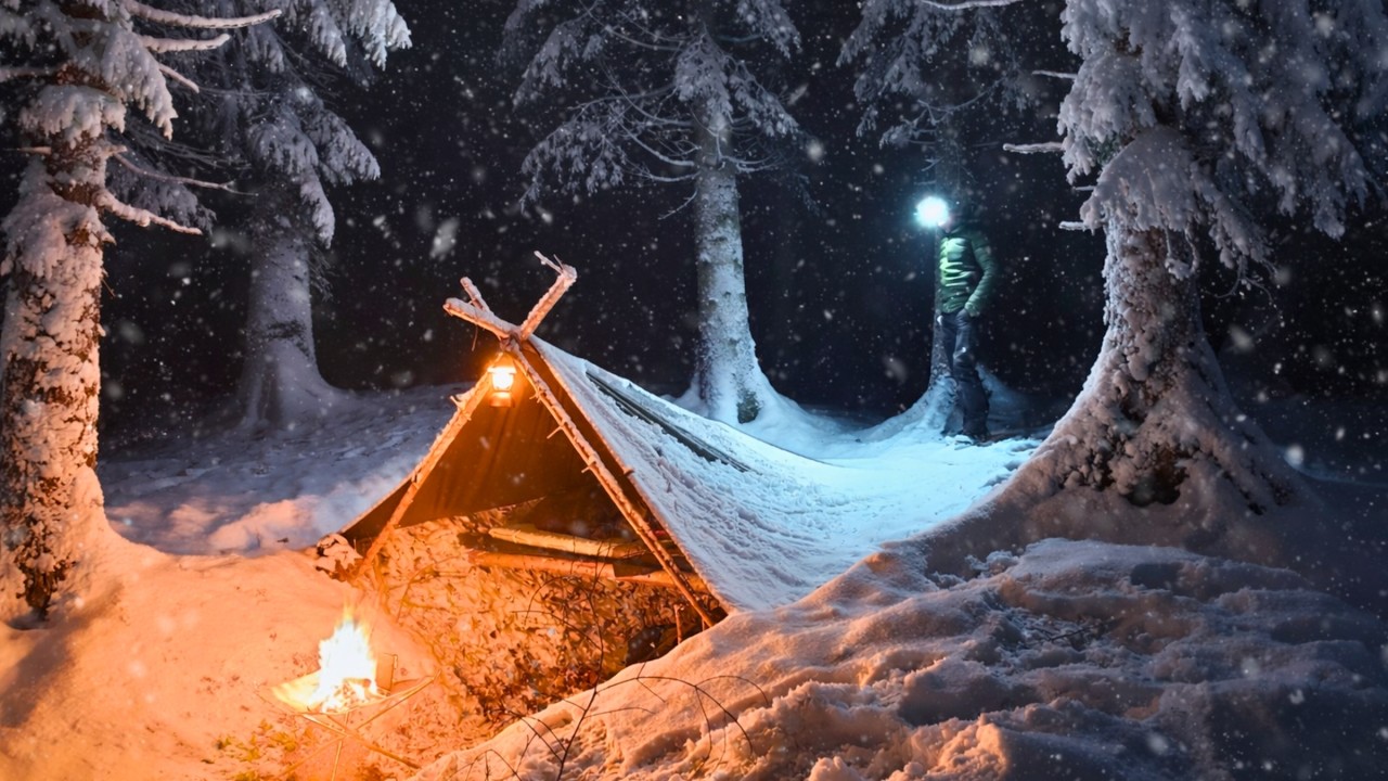 Versteckt im tiefen Wald | Winter-Übernachtung