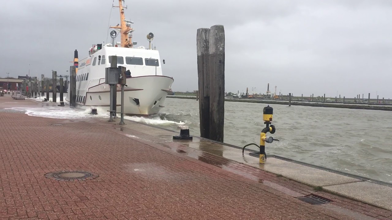 Frisia X legt bei Sturm ab (23.10.2018)