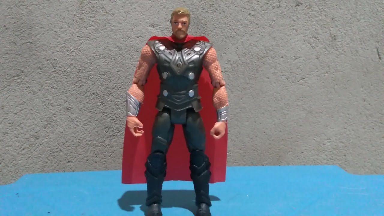 A figura do thor da marvel guerra infinita