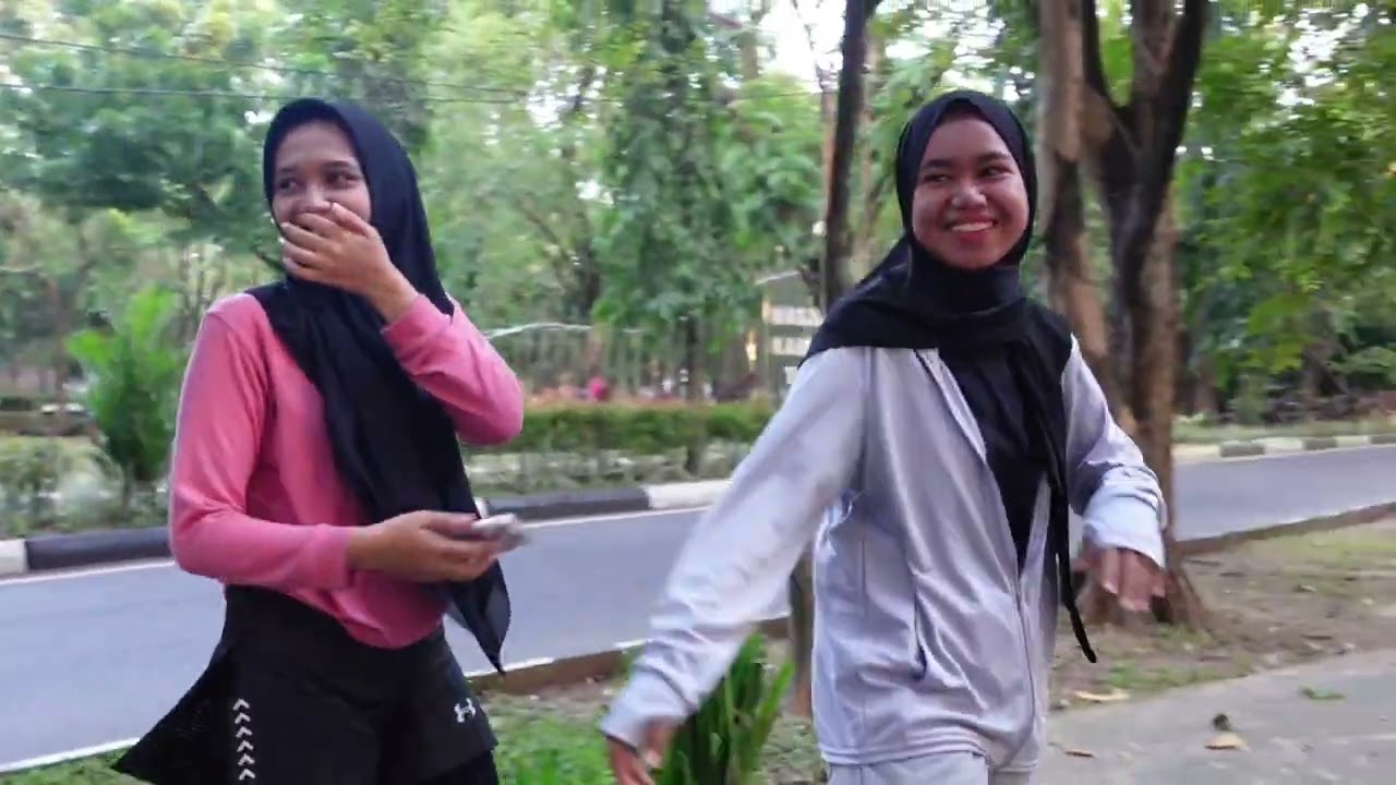 great cowboy prank in indonesia makassar unhas University date 16 /1/2023 video laugh for life,,