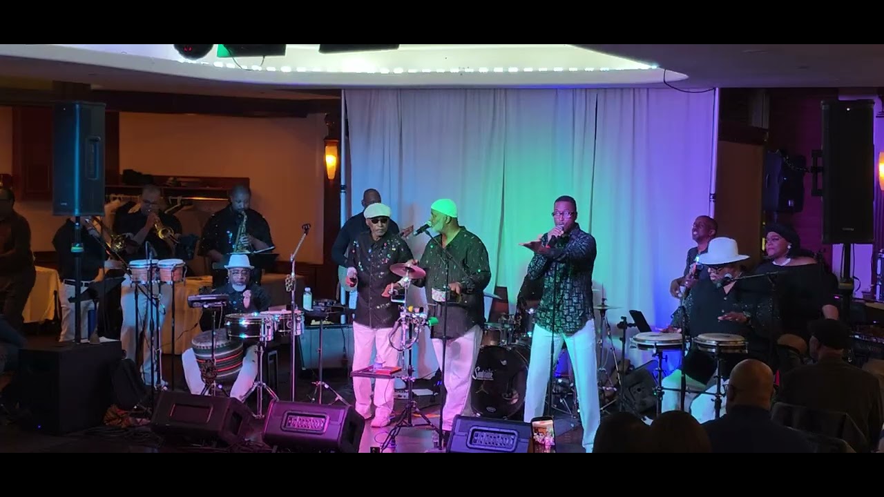 Группа Devotion исполняет песню 