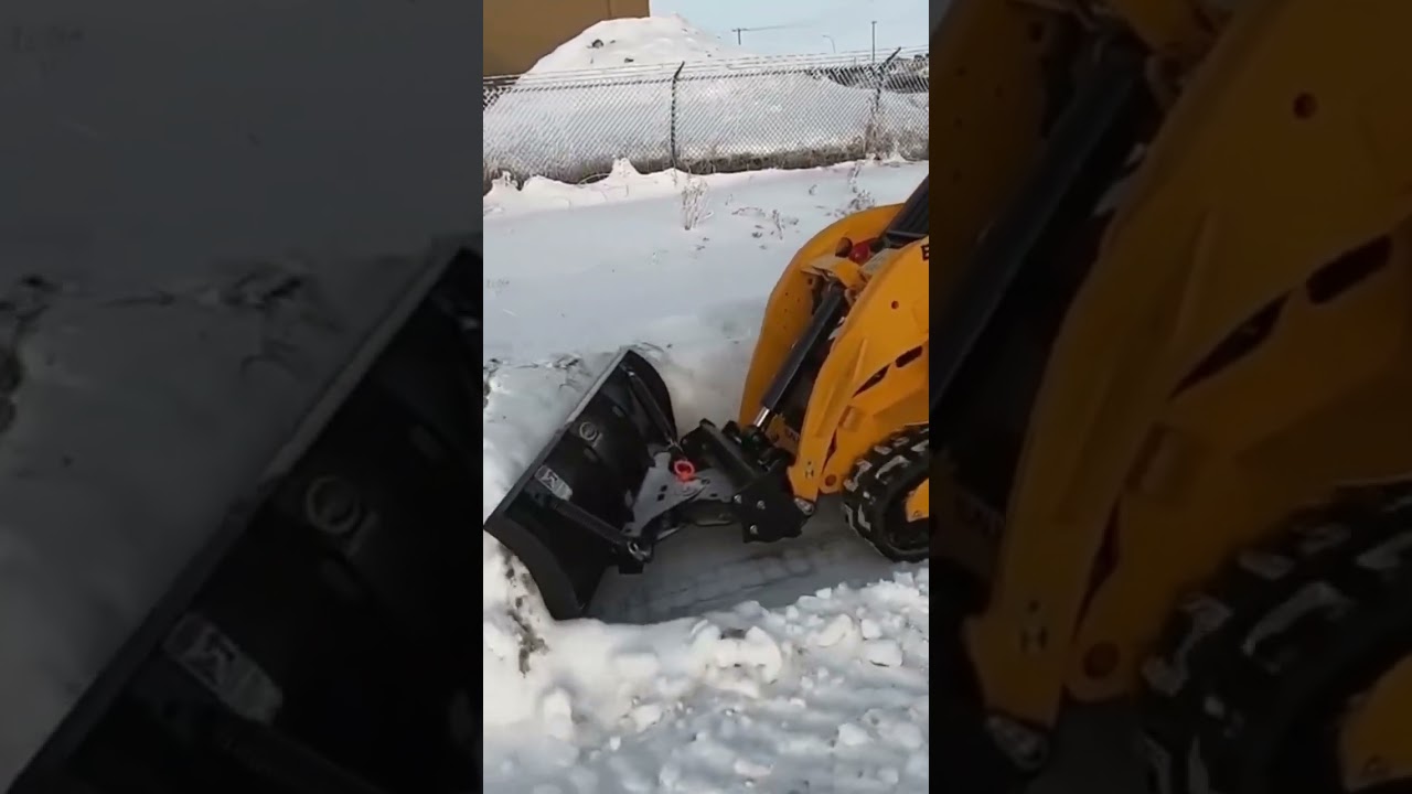 A snow blade and a mini skid steer move snow ❄️#skidsteerattachments #snowremovalblade