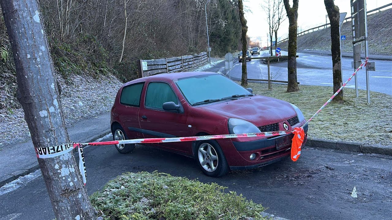 Feldkirch: Auto ohne Kennzeichen blockiert Fahrradstreifen