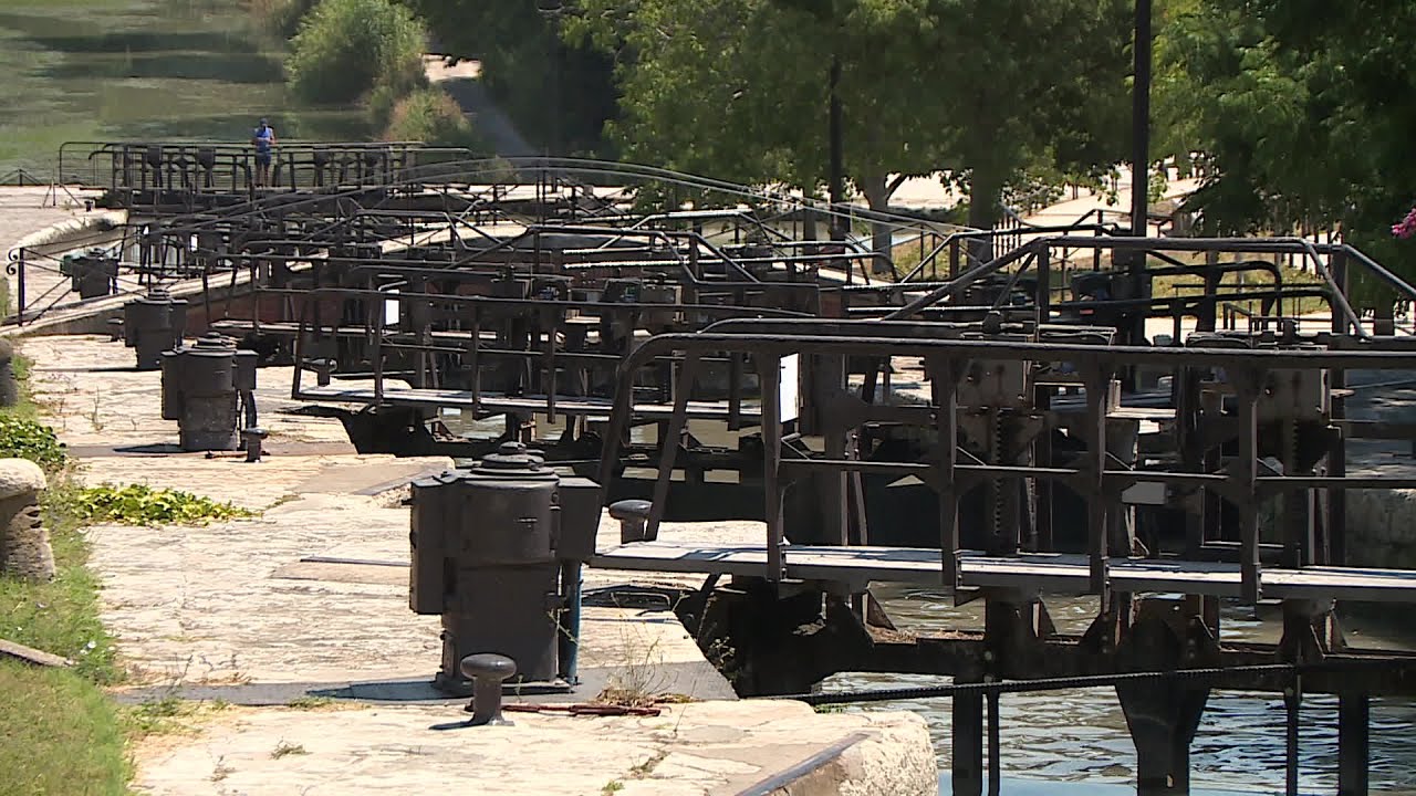 Balades occitanes : découvrez les 9 écluses de Fonséranes à Béziers célèbre ouvrage du Canal du Midi