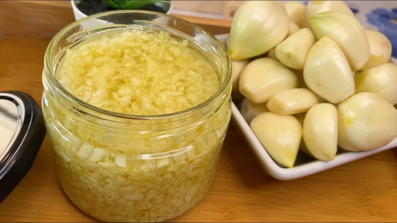 តិចនិចខ្លះៗនៃការរក្សាខ្ទឹមសចិញ្រ្ចាំទុកមិនឲ្យខូចនិងទុកប្រេីបានយូរ/How to store garlic for long time