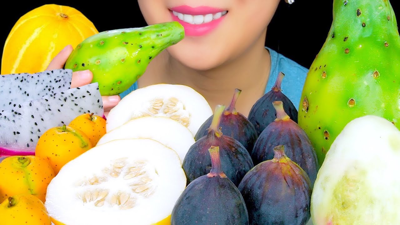 FRUIT ASMR: ASMR TEJOCOTE, FIGS, CACTUS FRUIT, GOLDEN MELON AND DRAGON FRUIT EATING SOUNDS | TracyN