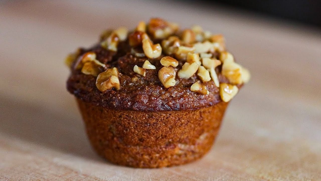 Moist Whole Wheat Banana Muffin Recipe 🧁 Healthy, Homemade, Low-sugar Muffins to Share or Eat Solo