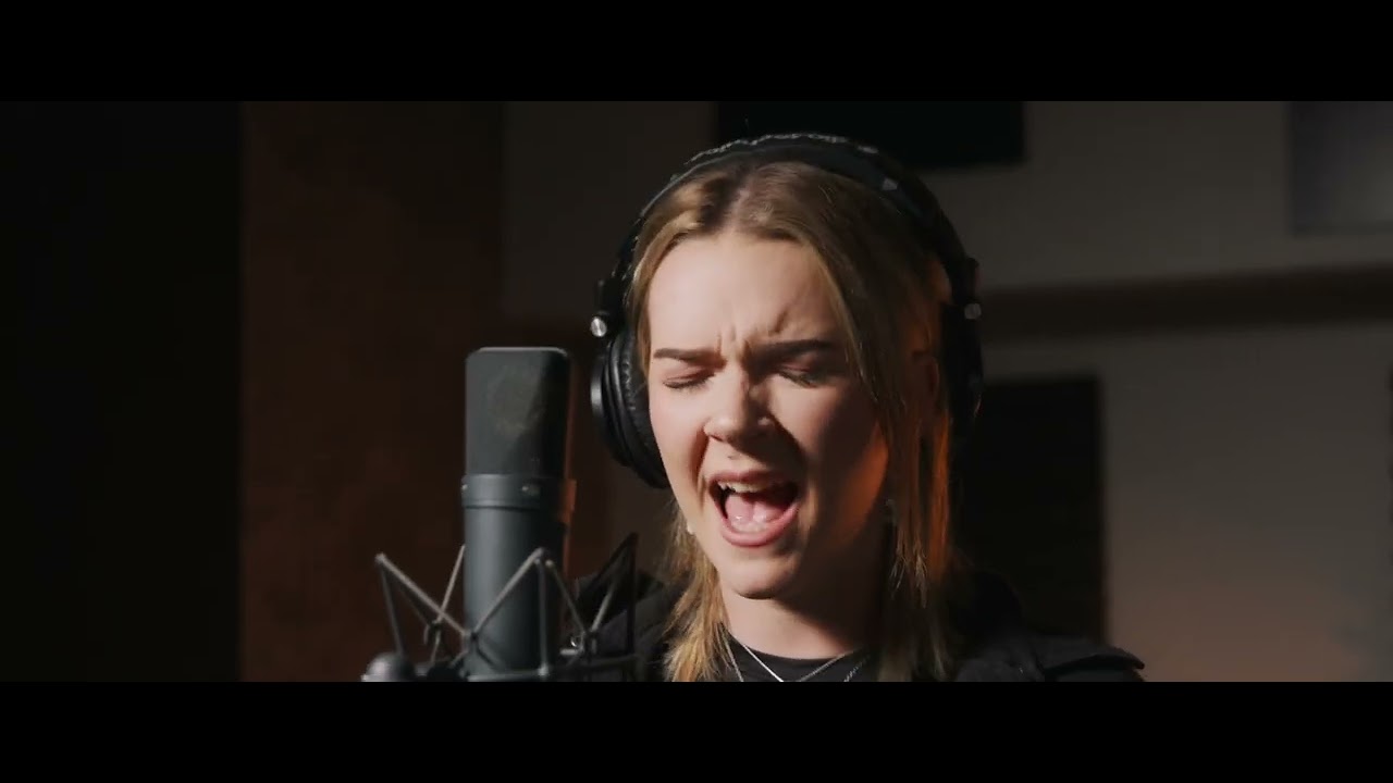 Turning table - Adele (Cover by Cassidy Alyson)
