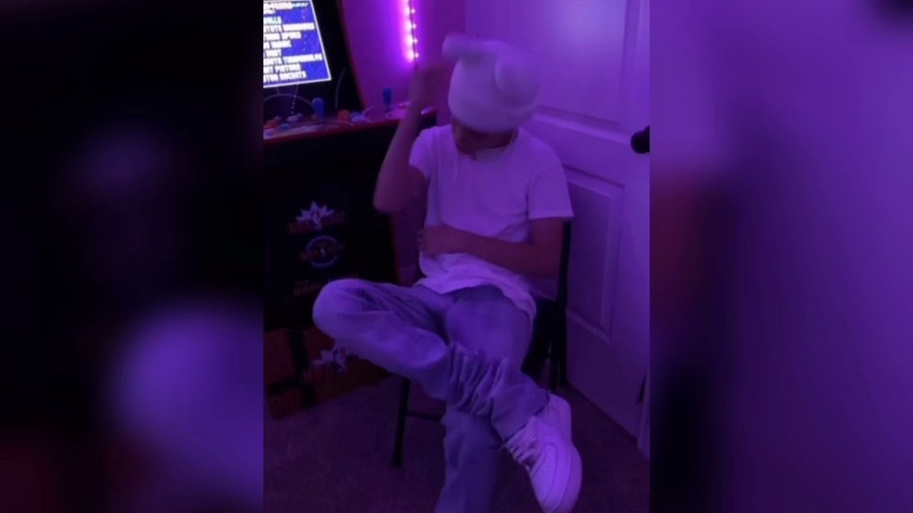 Charlie Puth ft Blackbear- Hard on yourself (speed up)