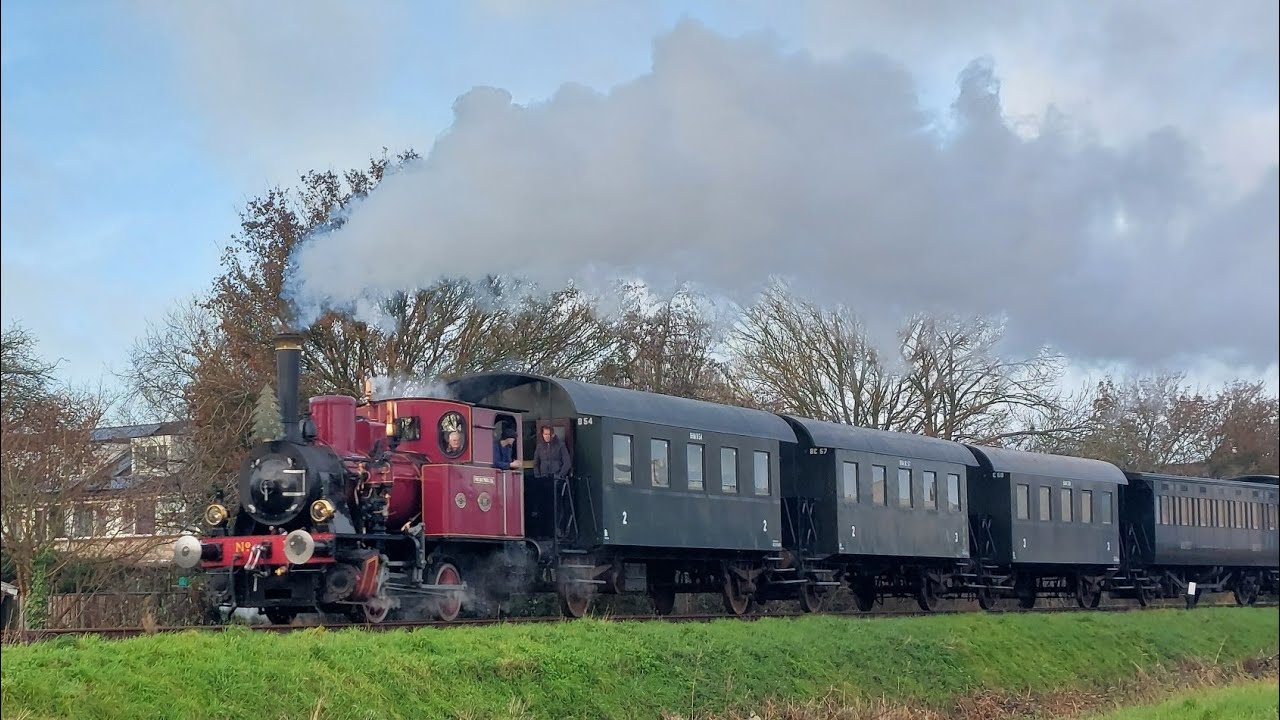 Stoomlocomotief 16 'Medemblik' met de Kerst Express