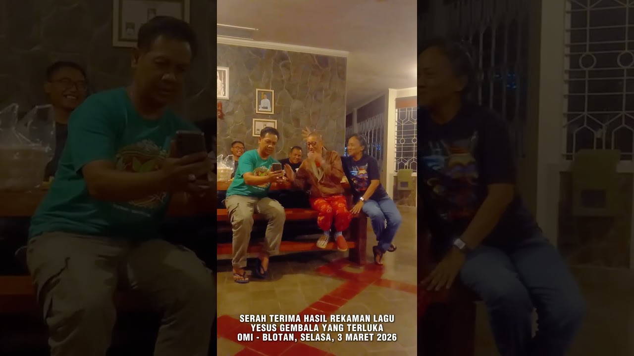 Serah terima hasil rekaman lagu Yeus Gembala Yang Terluka