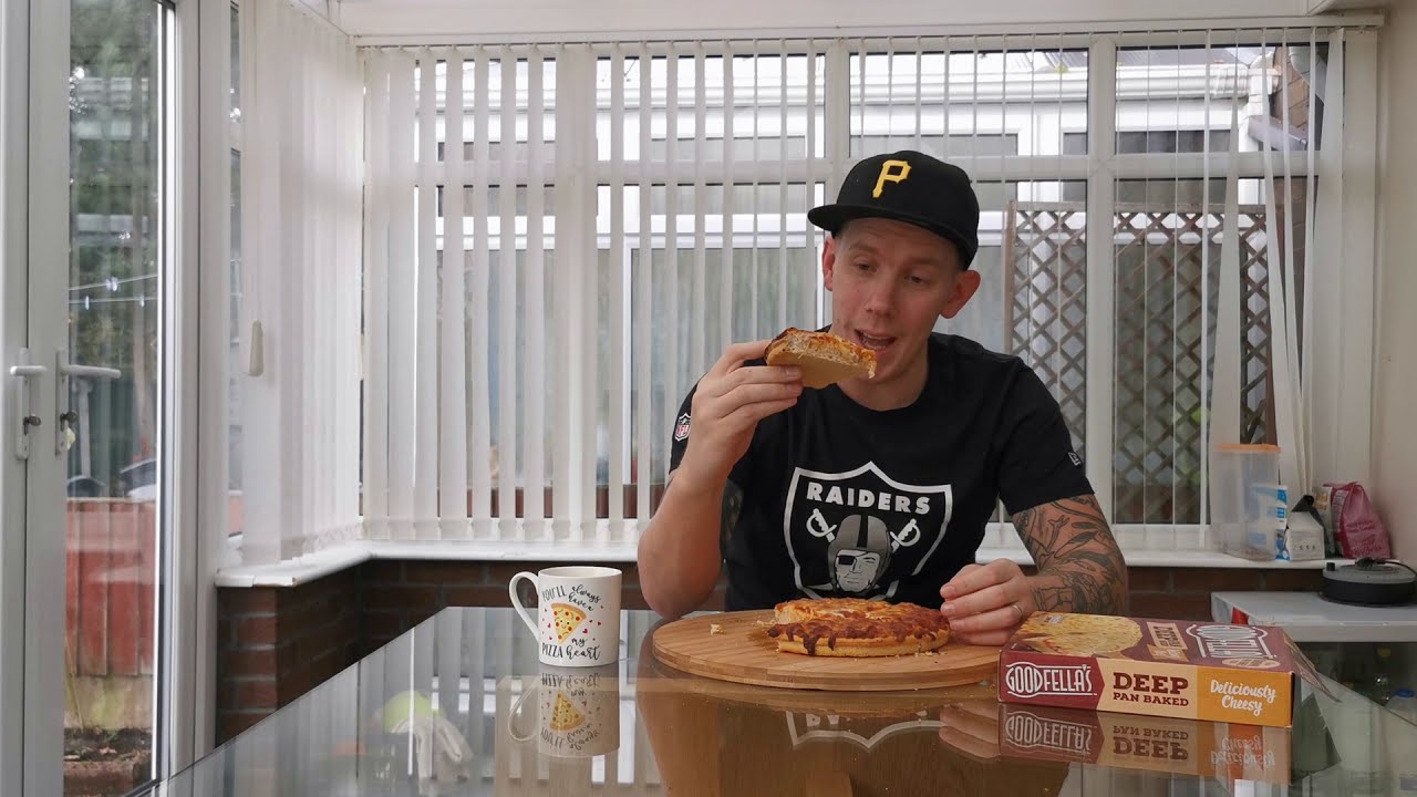 Frozen Pizza Review | Goodfellas | Deep Pan | Deliciously Cheesy