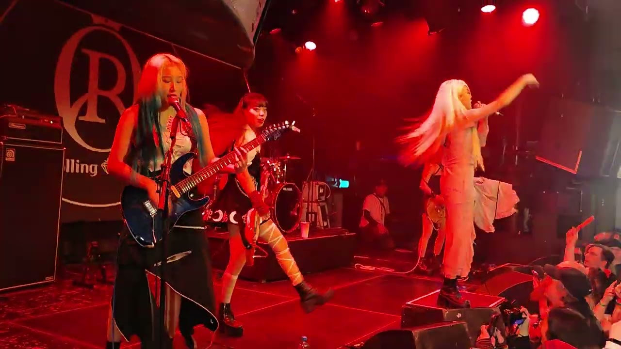 Rolling Quartz at Melkweg Amsterdam 2024/01/28 19:53:40 Burn It to the Ground (Nickelback cover)