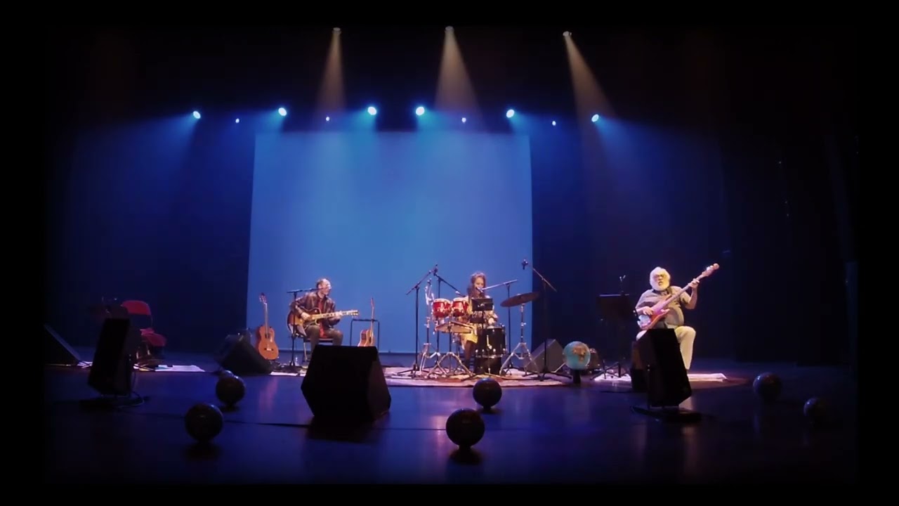 Grandma's Hands - Disco.Voador feat. Alberto Jorge [live @ Casa da Criatividade]