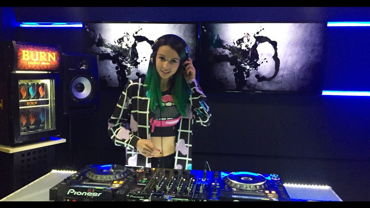 Miss Monique - Mind Games Podcast 068 (Live, @Radio Intense  May 2017) // Progressive House