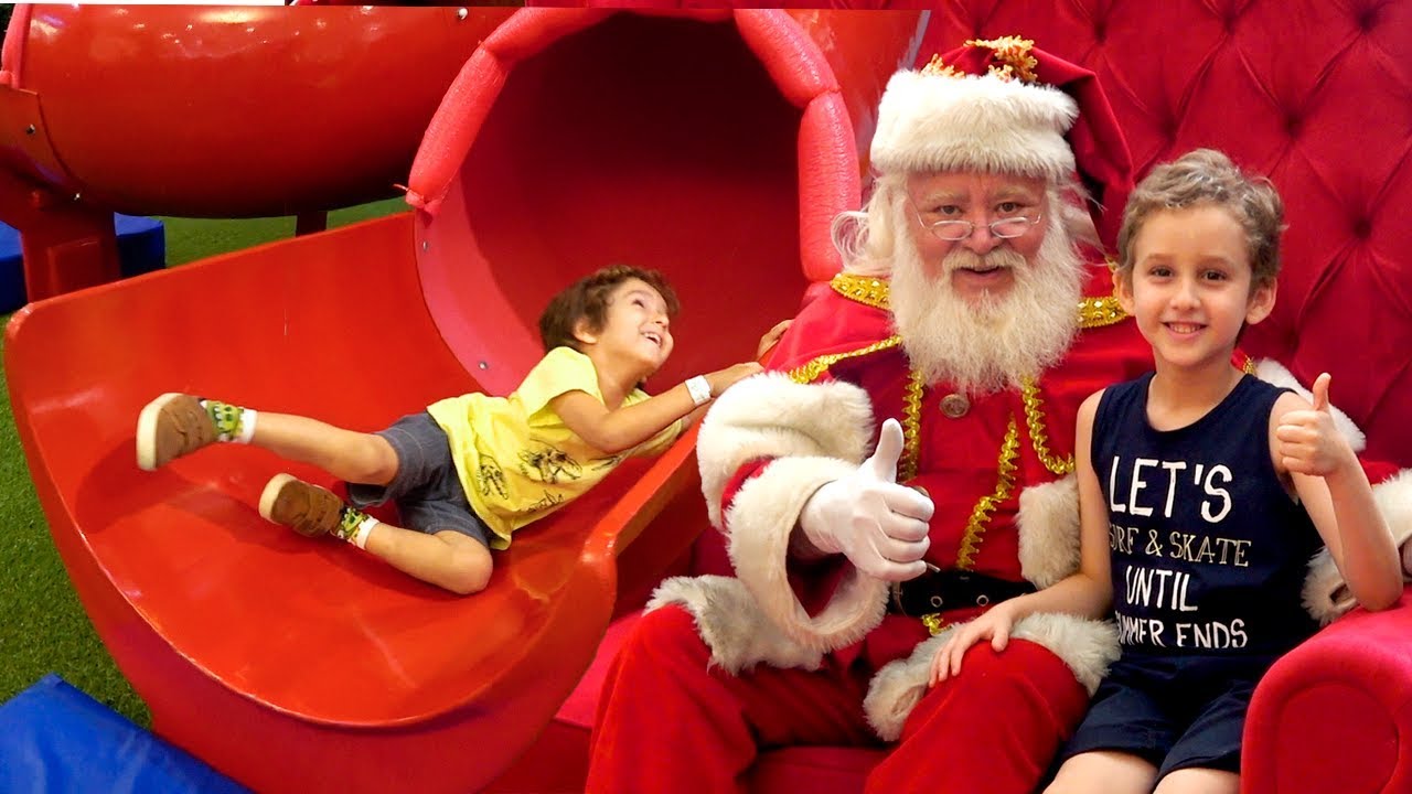 ENCONTRAMOS O PAPAI NOEL No Parquinho - Paulinho, Toquinho e Família