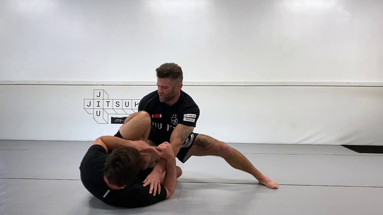 Guillotine Pass and Knee cut from seated guard in jiu jitsu
