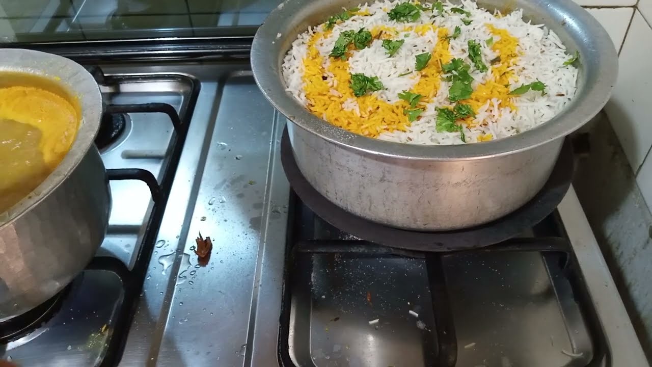 Ek Handi (Veg Biryani With Khaati Daal)