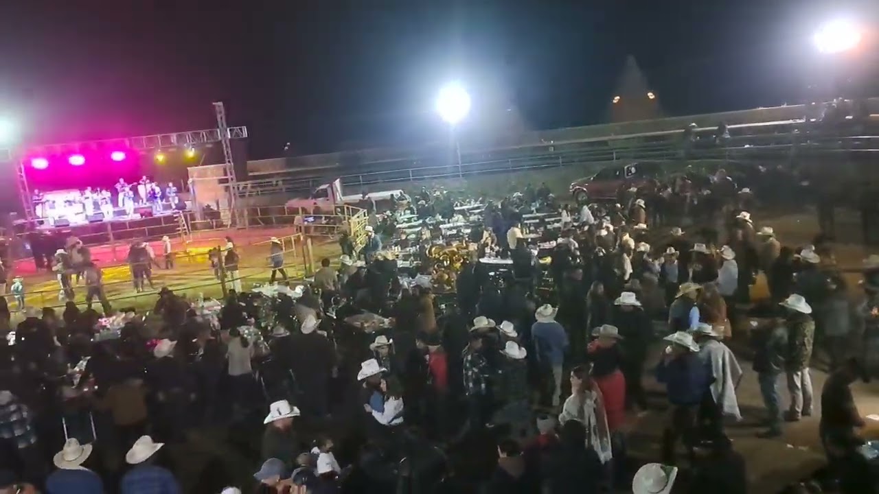 Banda la Familia en vivo Jaripeo Baile 