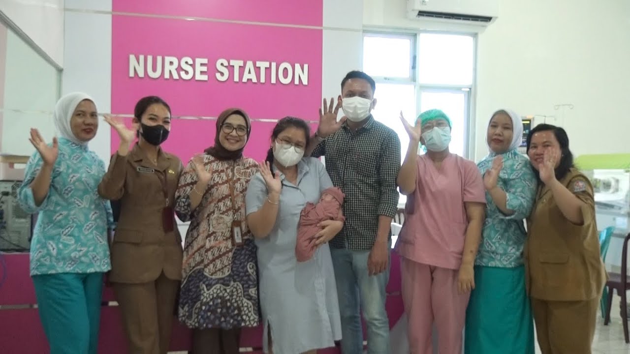 Bayi lahir dalam kondisi prematur ekstrem, dengan berat badan hanya 915 gram. Selama 62 hari dirawat