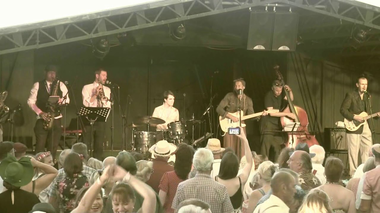 Si Cranston-Control Tower Stage@Twinwood Festival 2017