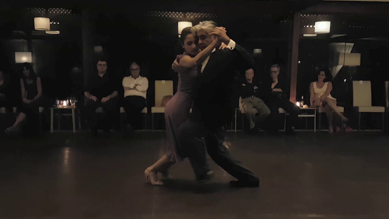 Osvaldo Roldan & Manuela Rodriguez, Tres esquinas