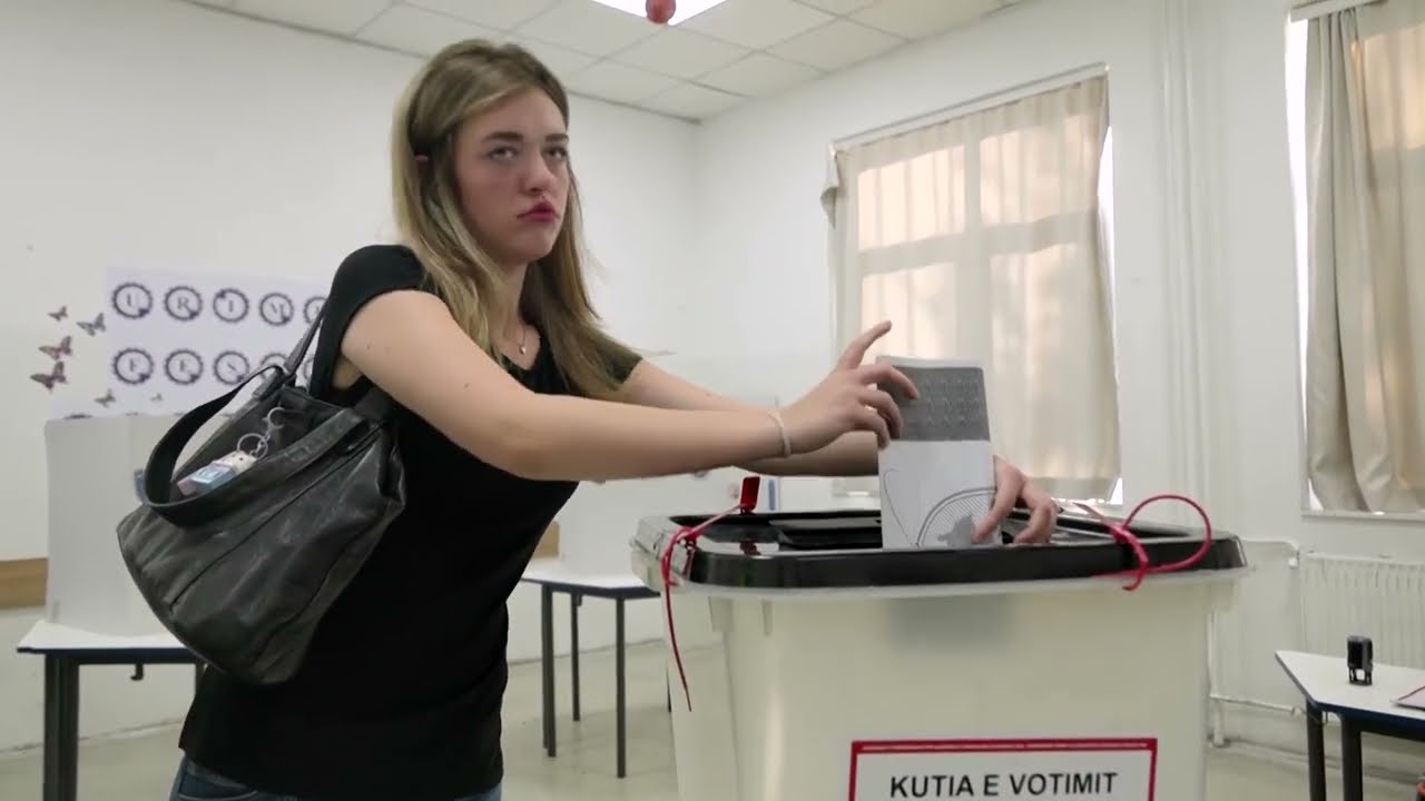 Kosovo votes in snap election as political crisis drags on