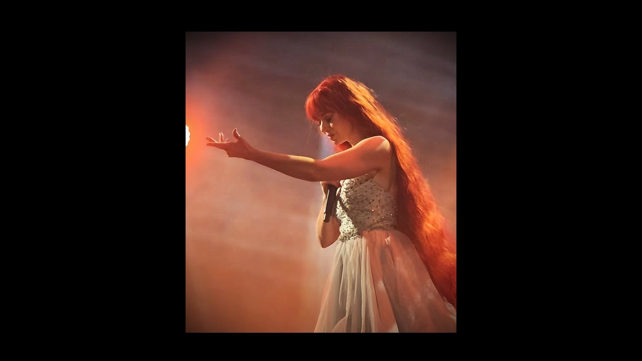 Auri - Shieldmaiden (live @ Huvila-teltta, Helsinki, Finland | Auri on Tour 2025)