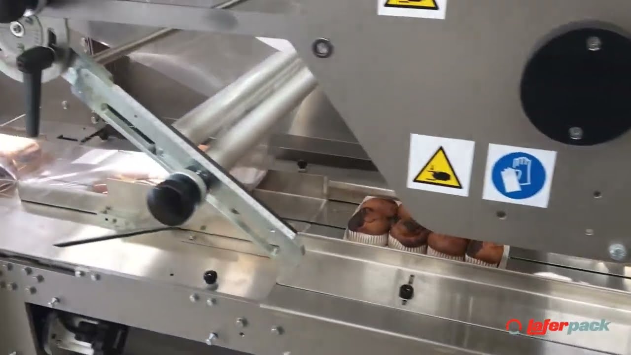 Laferpack Cosmic, packaging machine for cupcakes in Tray / confezionatrice per cupcakes in vassoio
