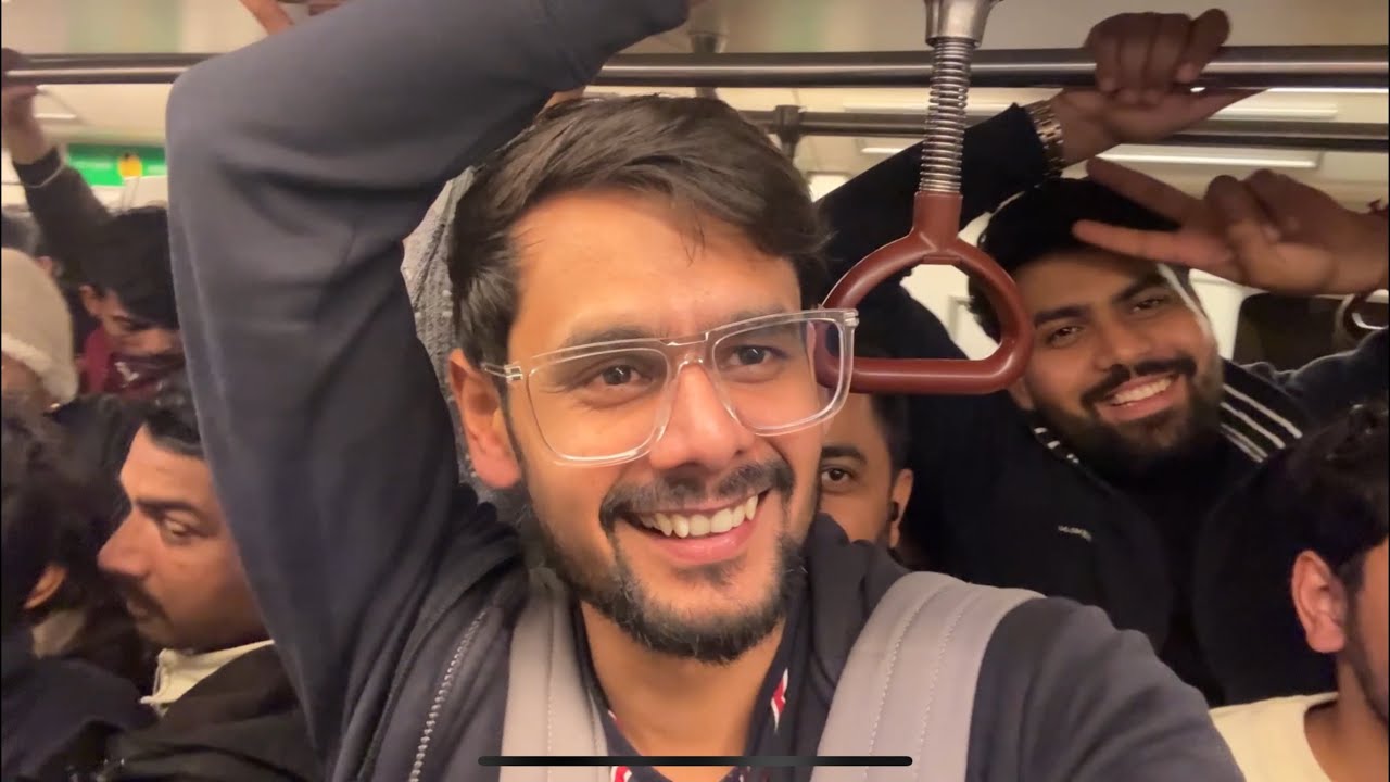 Metro mai ladai krwadi 😂