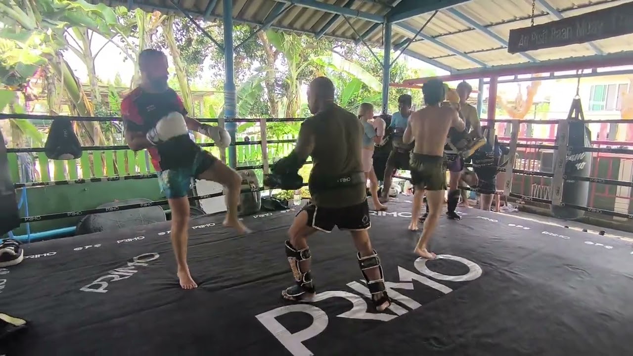Filip padwork with Kru Kling from Sitjaopho Muay Thai Hua Hin Thailand 