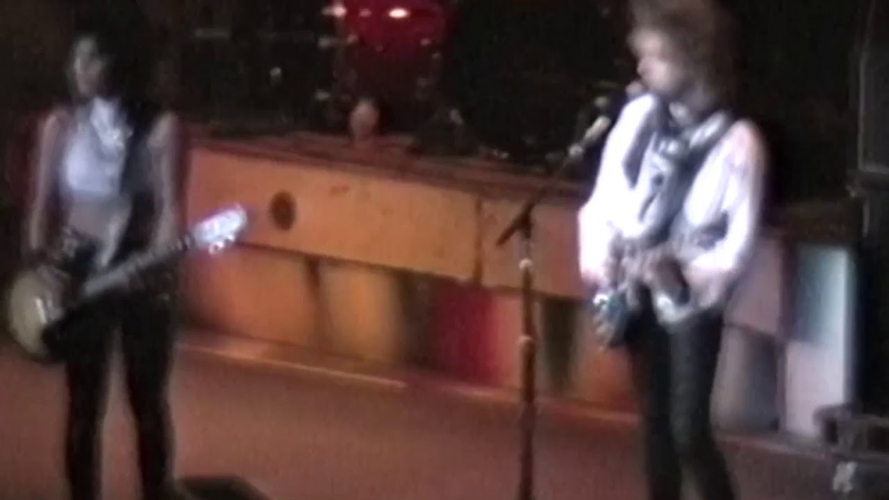 Joan Jett Do You Wanna Touch Me? (Oh Yeah) Live Dec 12 1988 16X9