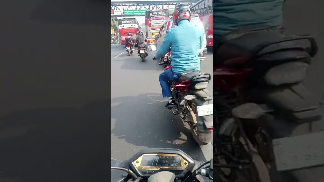 দুপুর বেলা আমি বের হয়না। কিন্তু আজ বের হলাম