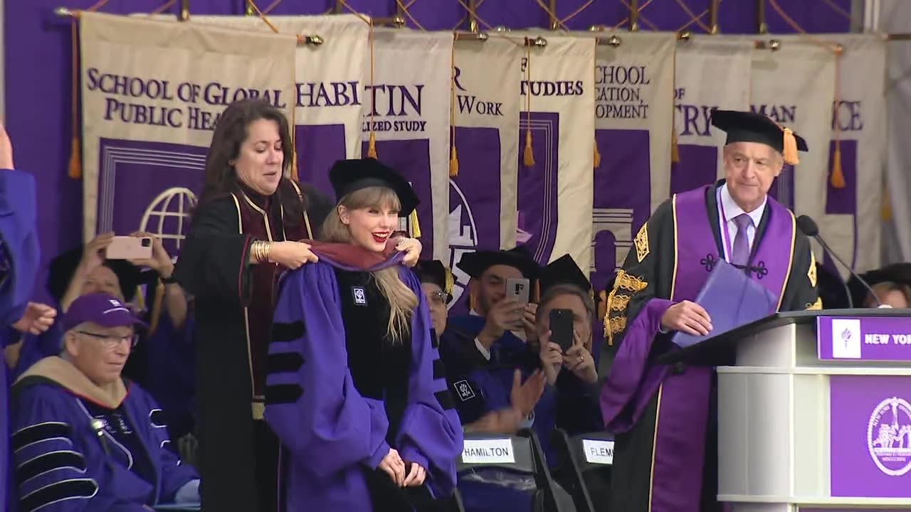 Taylor Swift given NYU honorary degree