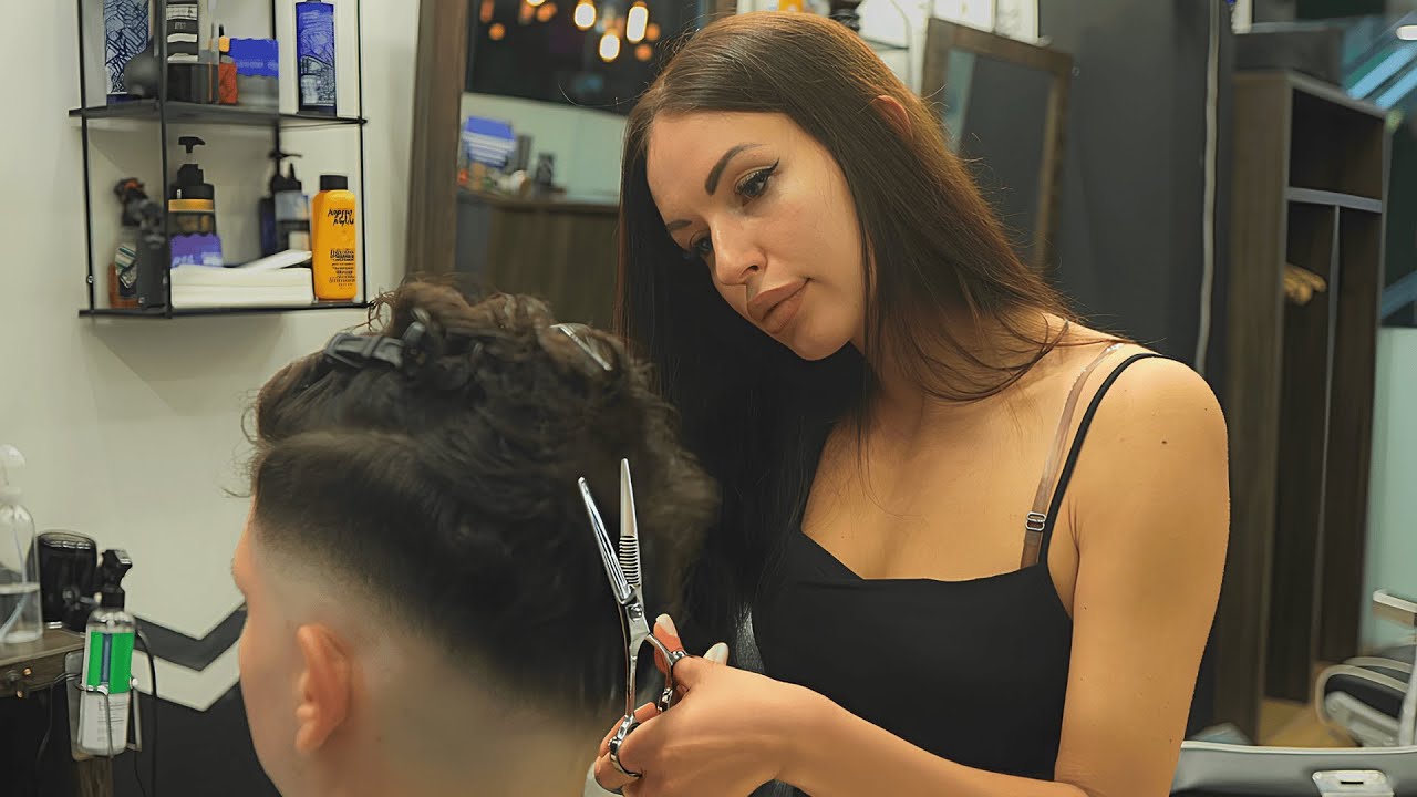 💈Барберша Анна Взяла Повний Контроль над Його Кучерями - Найкраща Стрижка