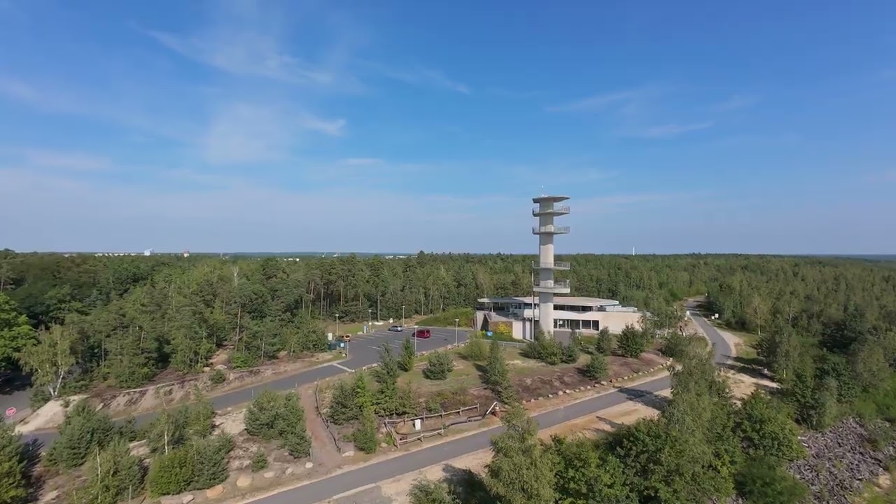 Vom Braunkohlerevier zur neuen Natur: Drohnenflug &uuml;ber die Rekultivierung Nochten (4K)