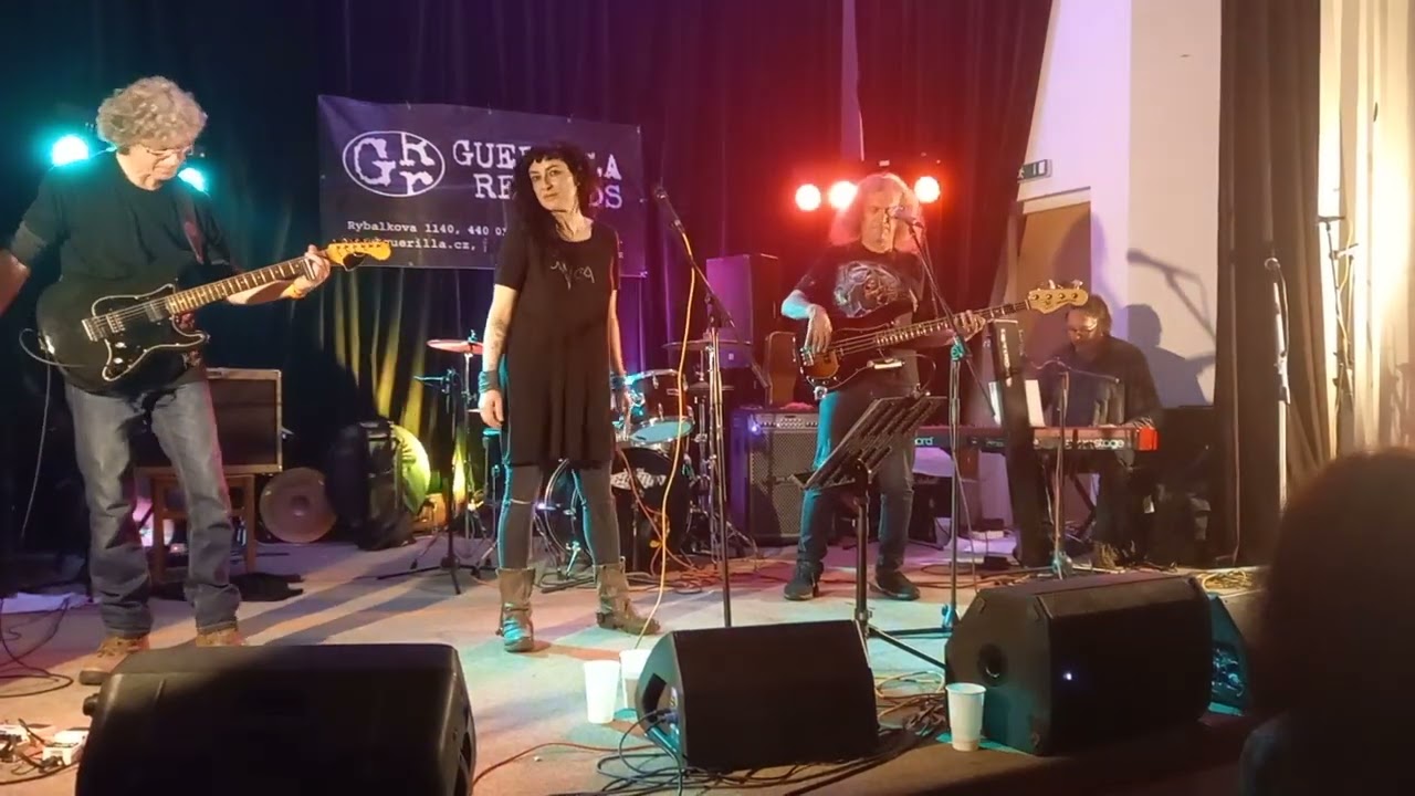 BRATŘI KARAMAZOVI A SESTRA TEREZA  - 