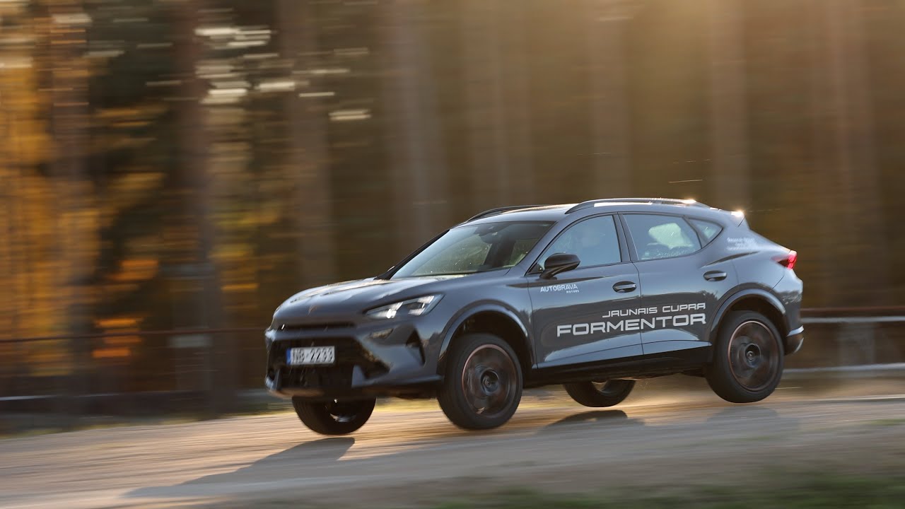 Miks Galvanovskis sēžas pie 333 ZS jaudīgās CUPRA Formentor VZ stūres