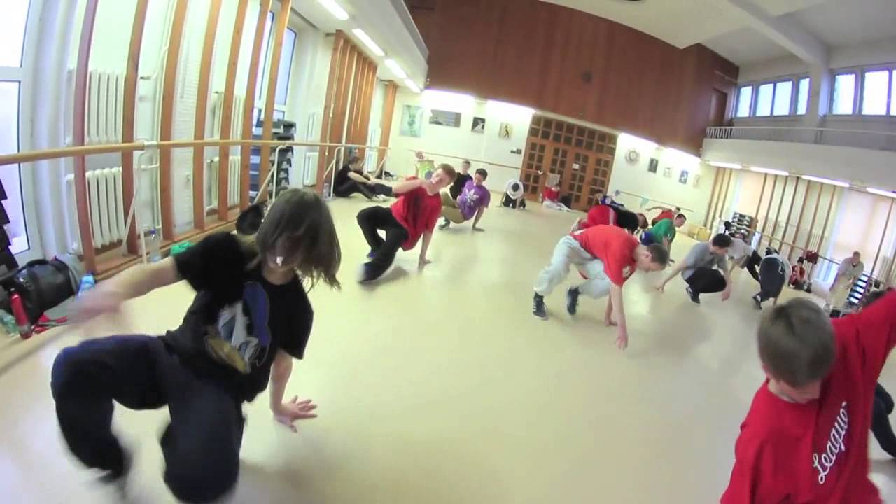 Lekcja piąta - Breakdance Nauka - Footwork Fundamental and Rythm