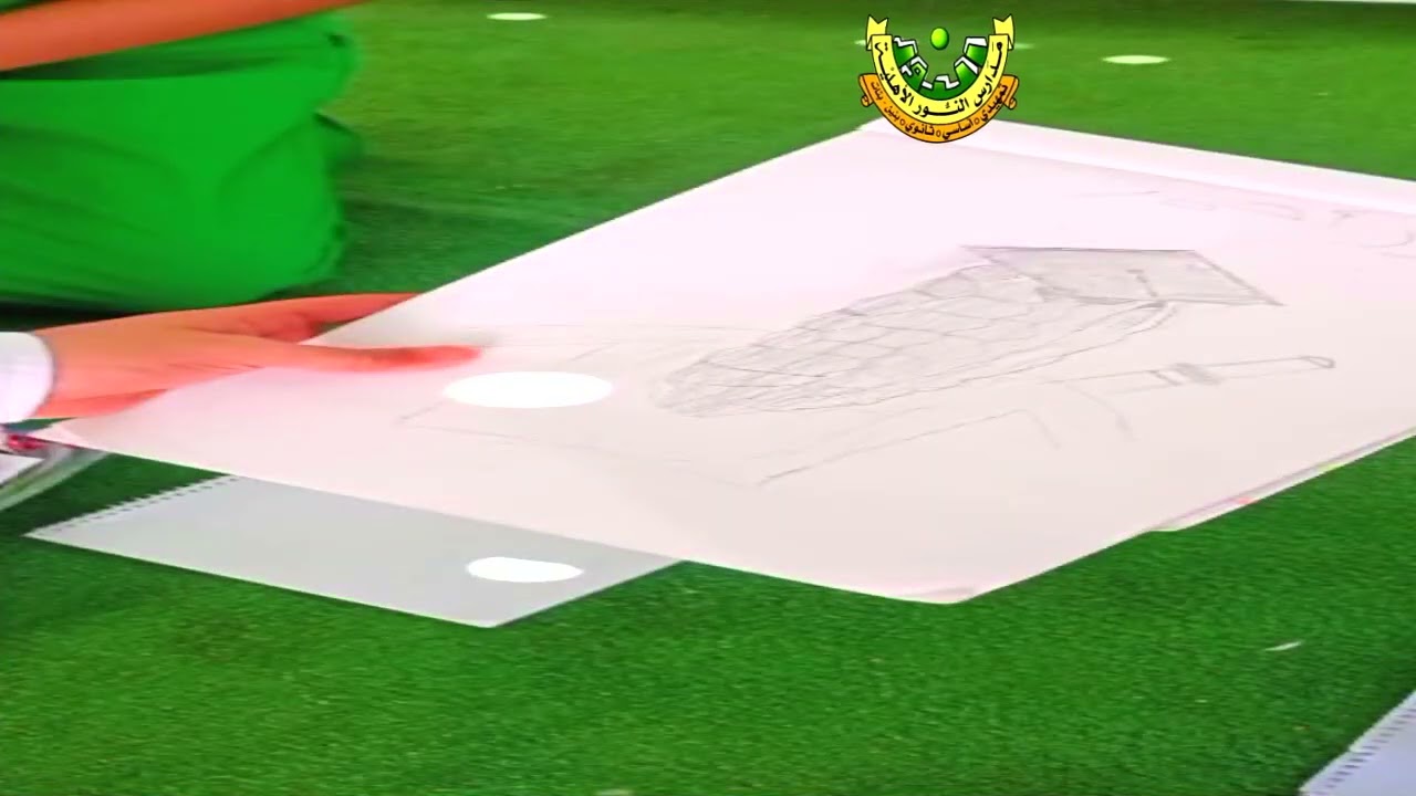 حصة نشاط رسم قبعة التخرج للصف السادس بنات بمدارس النور الأهلية فرع المكلا