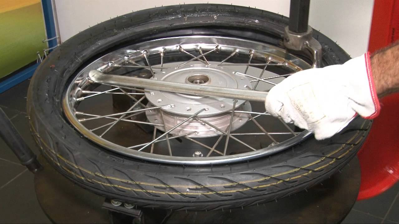 Desmontadora e montadora de pneus manual