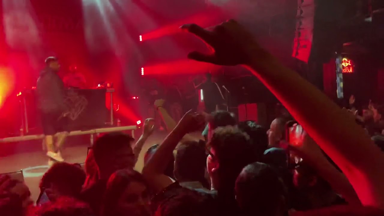 Mani - Έξω από το παράθυρο σειρήνες. live
