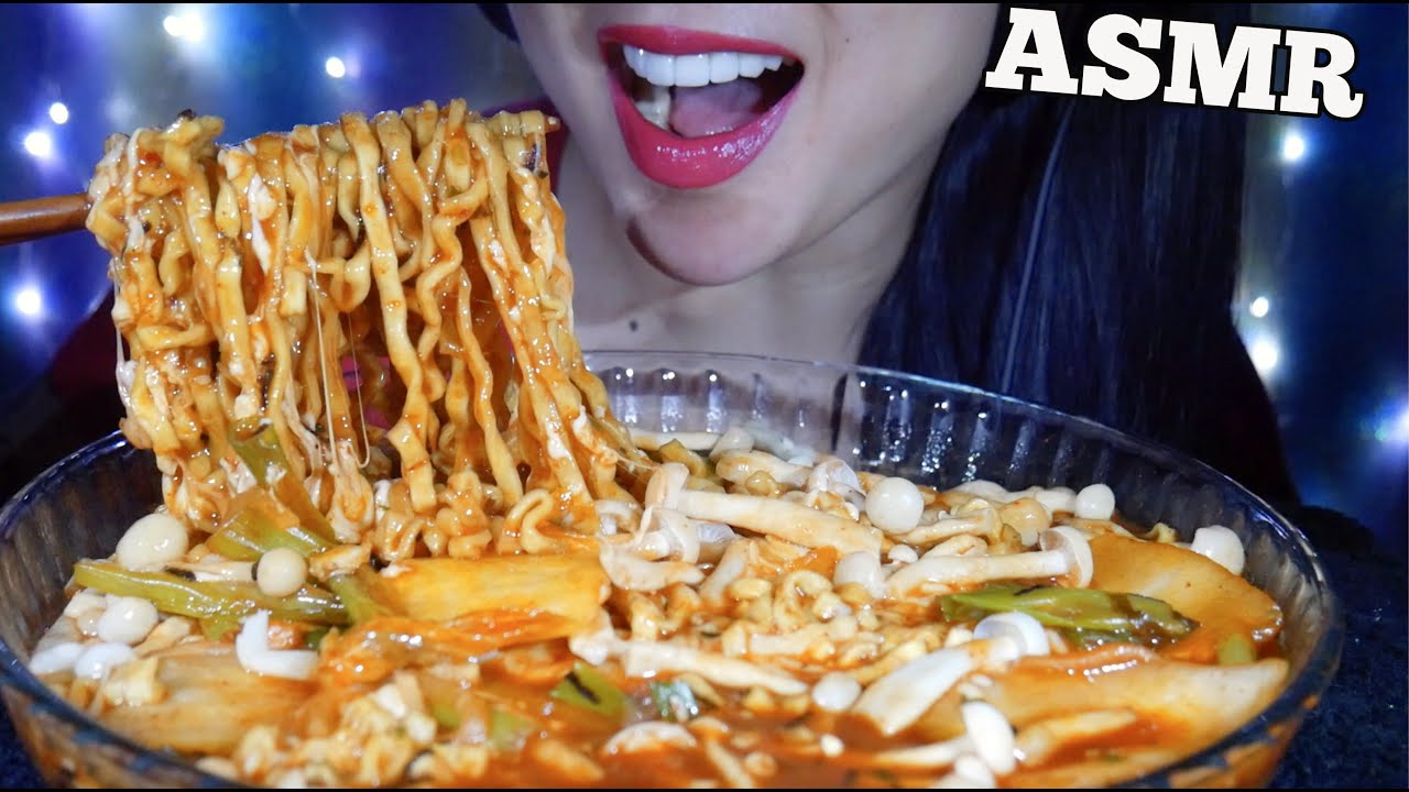 ASMR CHEESY SPICY NOODLES + MUSHROOMS KIMCHI GREEN ONIONS (EATING SOUNDS) MINIMAL TALKING | SAS-ASMR