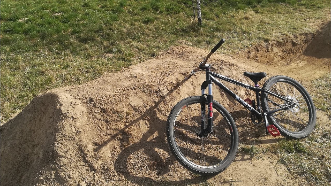 PRZYDOMOWA HOPA/STOLIK! Jazdki, testy trasy i początki bydowy 3 hopy! BikeYard 6#